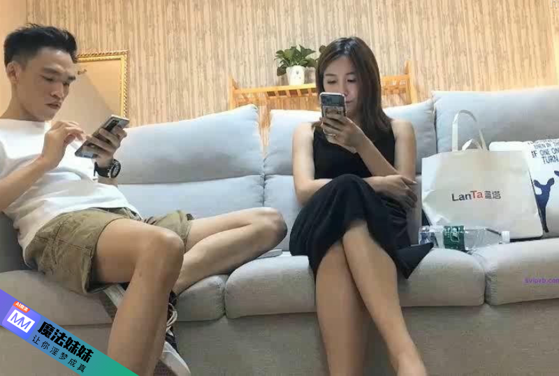 約了個黑裙大長腿少婦,扣逼舔奶調情沙發上位騎坐抽插猛操.png