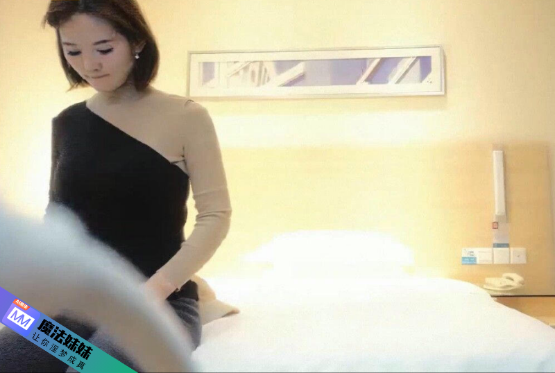 深夜約戰社交平台勾搭的良家小少婦,清純大胸外表看起來挺害羞,偷情比探花更有觀感,曼妙身材後入啪啪好激情.png