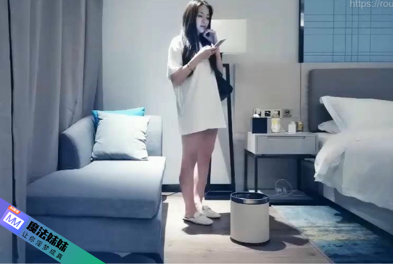 約了個白衣妹子酒店啪啪,沙發扣逼調情口交後入騎坐猛操,呻吟嬌喘非常誘人.png