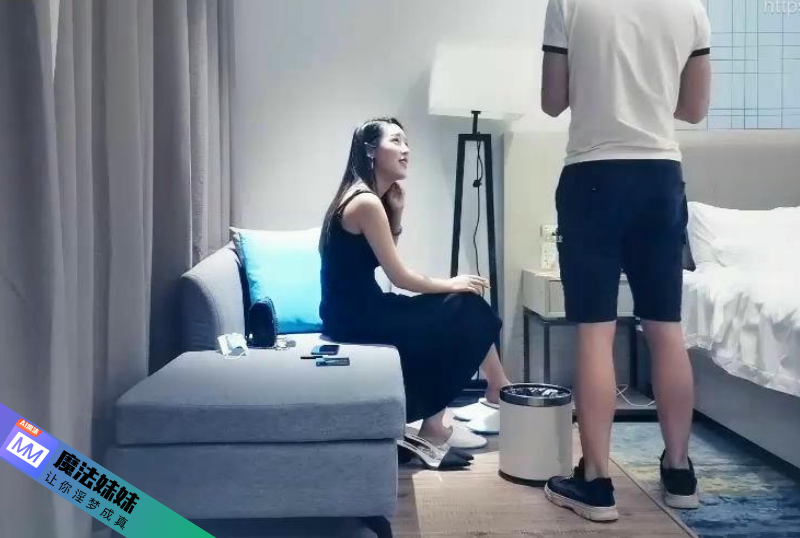 約了個黑裙大長腿妹子,沙發騎坐調情口交舔弄上位騎乘猛操,呻吟嬌喘非常誘人.png